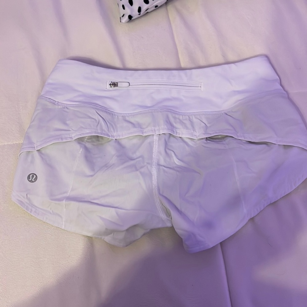 White Lulu lemon Speed up shorts Size-2 Inseam-2.5